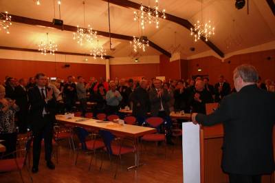 Die Delegierten spenden Georg Theiß standing ovations.