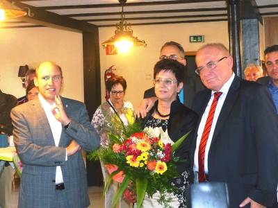 Eine glückliche Inge Hehmann mit ihrem Reinhold

Foto: Wolfgang Roth