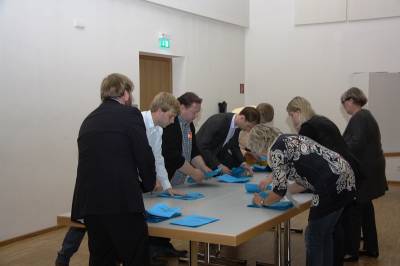 Die Stimmzählkommission während der Auszählung