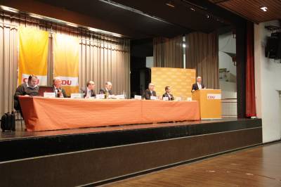 Kreisvorsitzender Gottfried Milde eröffnet den Kreisparteitag und begrüßt alle Delegierten und Gäste