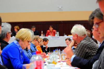 Blick auf Patricia Lips MdB durch die Dieburger Delegierten.