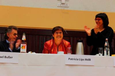 Patricia Lips MdB wurde mit tollen 96 % erneut als Bundestagskandidatin nominiert. Judith Lannert MdL gratuliert als eine der ersten.
