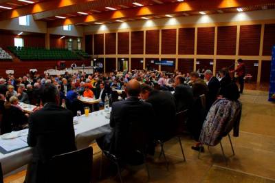 Über 210 Delegierte aus den Kreisverbänden Darmstadt-Dieburg, Odenwald und Offenbach-Land kamen zur Wahlkreisdelegiertenversammlung nach Heusenstamm.