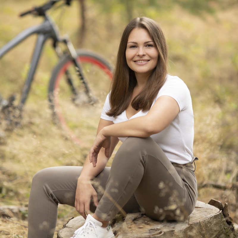 Nina Jakobi  Nina Jakobi